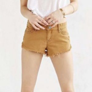 BDG TAN DISTRESSED SHORTS